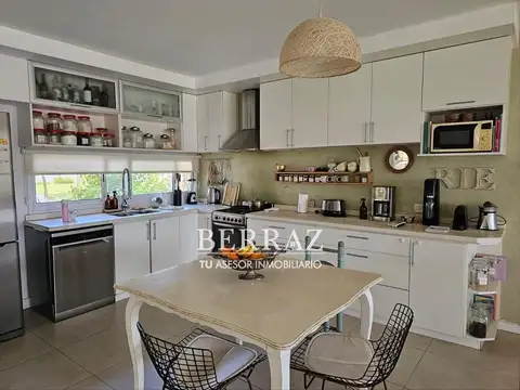 Casa venta 6 ambientes a la laguna en San Francisco Villanueva lote de 850 m2