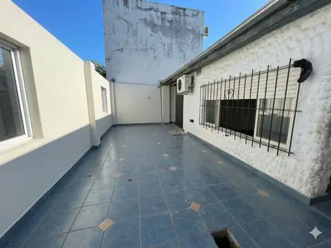 Depto Tipo Casa en Alquiler en Moron, $ 650.000