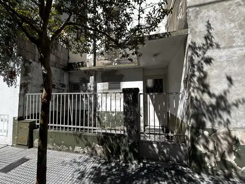 Casa 5 ambientes con 1 baño