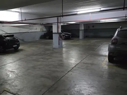 Cochera cubierta en venta en Monserrat