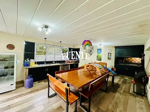 Casa 6 ambientes con 4 baños