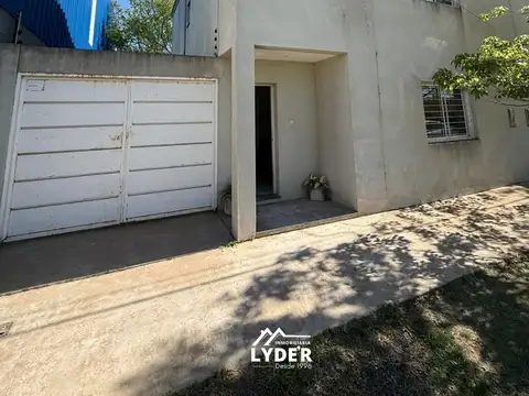 Casa en alquiler c/ cochera en Villa Aeropuerto