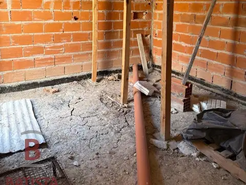 ¡VENDE! Casa a terminar en calle 530 esquina 153