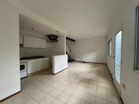 9 de julio 4380 , Piso 0