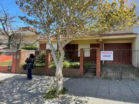 Casa de 4 ambientes + Dpto de 2 ambientes 