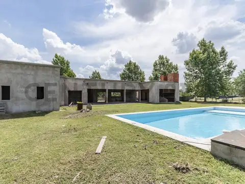 Casa 4 ambientes con 2 baños