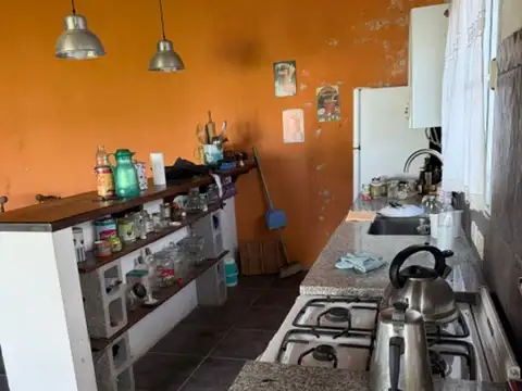 Casa 6 ambientes con 2 baños