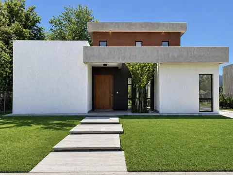 Casa 5 ambientes con 3 baños