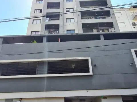 EN VENTA EN CASEROS HERMOSO DEPARTAMENTO DE 2 AMBIENTES CON ESPACIO COCHERA CUBIERTA - FICHA 8444