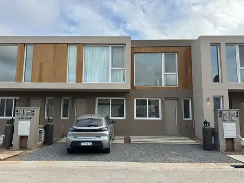Alquiler - Townhouse en Aldeana Pilar