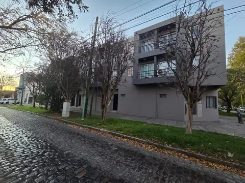 DEPTO 1 AMB NUEVO C/PATIO! BANFIELD
