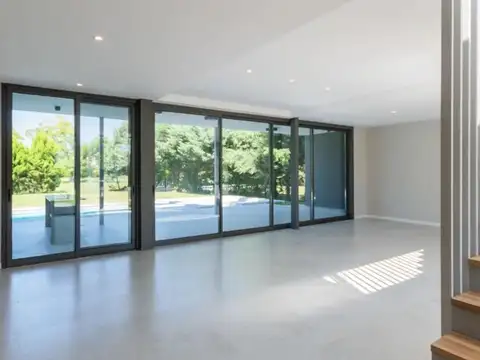 Casa 5 ambientes con 4 baños