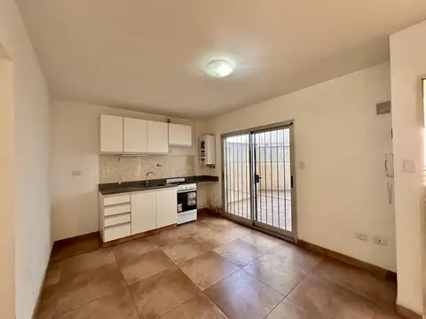 VENTA DEPARTAMENTO DOS AMBIENTES CON PATIO EN VILLA BOSCH