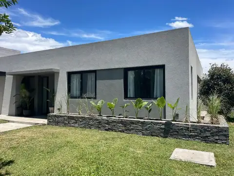 Casa en Venta en Haras Santa María, USD 259.000