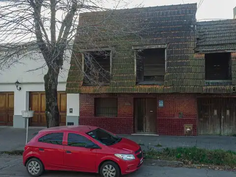 Avellaneda entre Moreno y Rivadavia 100