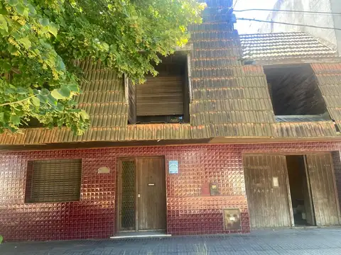 Venta casa en Madariaga sobre lote multifamiliar