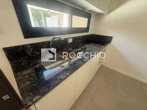 Depto Tipo Casa en Alquiler con 1 cocheras