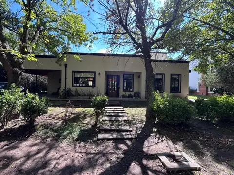 Casa en Venta con 2 cocheras