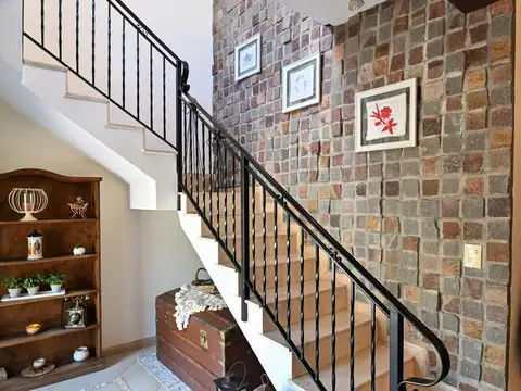 IMPORTANTE CASA EN VENTA EN EL CENTRO DE V. TUERTO