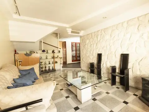 VENTA CASA 5 AMB 307 M2 COCHERA 2 AUTOS PATIO VALENTIN ALSINA LANUS