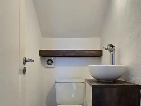 Casa 4 ambientes con 2 baños