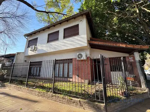 Casa 5 Ambientes con Patio, Terraza con Parrilla y Cochera en Beccar - APTO CRÉDITO