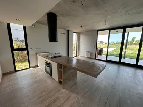 Casa 5 ambientes con 2 baños