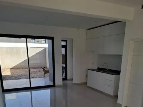Casa 3 ambientes con 2 baños