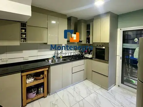 Depto Tipo Casa en Venta de 4 dormitorios
