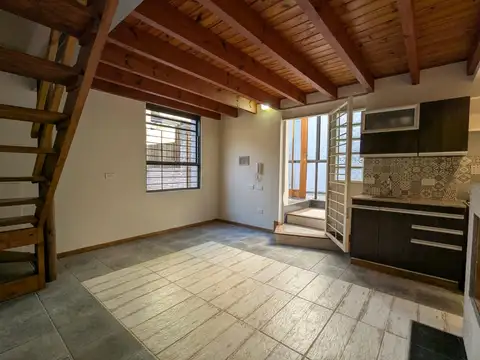 Depto Tipo Casa 2 ambientes con 1 baño