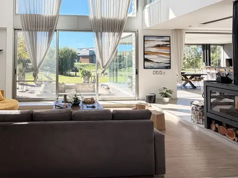 Casa en Venta en Albanueva, USD 870.000
