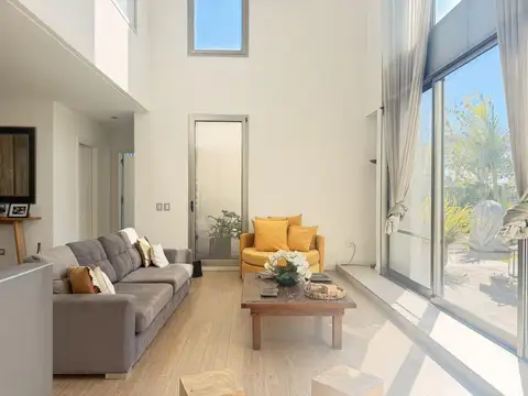 Casa 6 ambientes con 4 baños