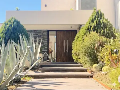 Casa en venta  4 dormitorios en Albanueva Tigre