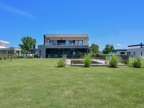 CASA EN ALQUILER TEMPORARIO AREA 60 - LA VICTORIA