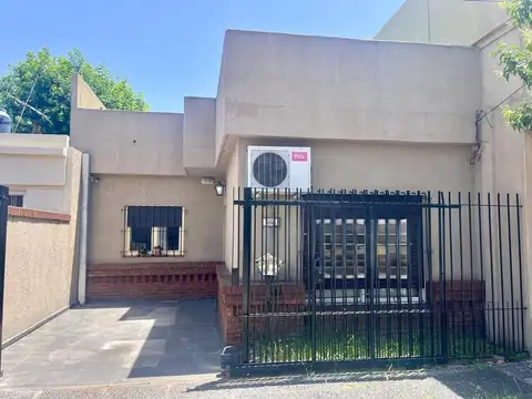 Castelar Norte, PH con dos dormitorios y amplia terraza