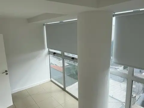 Oficina con cochera cubierta (Con Renta) - Financiacion