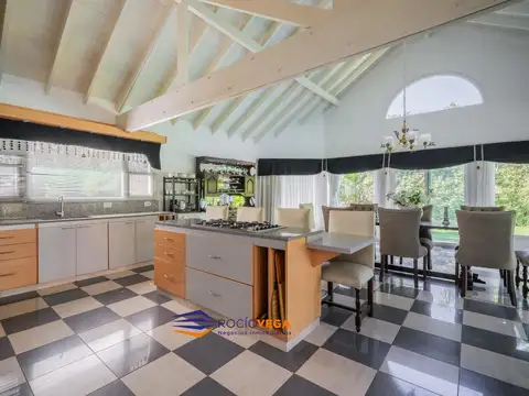 Casa 5 ambientes con 4 baños