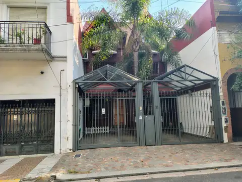 Duplex de 5  ambientes con playroom- baulera y cochera , comodidad y estilo en un solo lugar