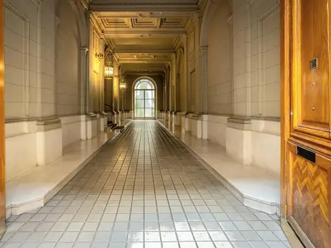 GRAN CATEGORÍA - COCHERA - IDEAL SEDE EMBAJADA