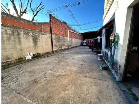 Galpon en Venta 40  mts Fondo
