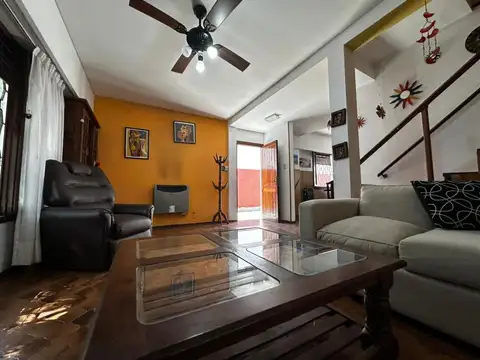 Depto Tipo Casa en Venta con 1 cocheras