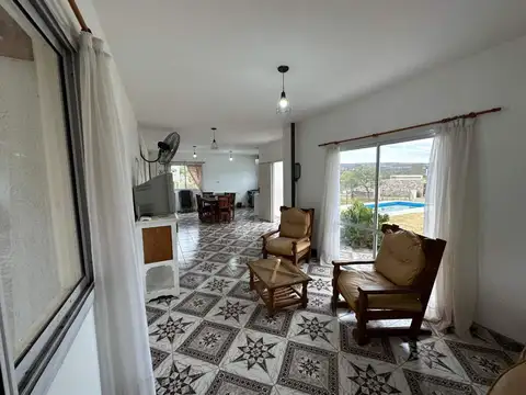 Casa 6 ambientes con 1 baño