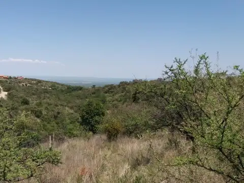Terreno en Venta en Parque Los Nogales, USD 60.000