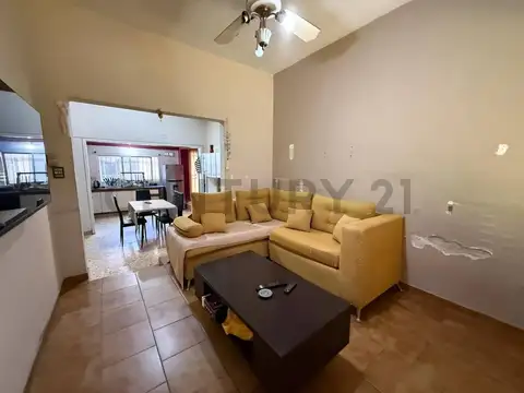 VENTA CASA 3 AMBIENTES EN LANÚS CON COCHERA Y QUINCHO