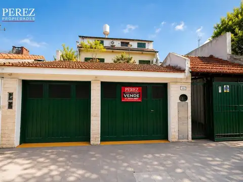 casa tipo ph en planta alta con terraza y parrilla RETASADO