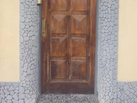 HERMOSO PH 4 AMB. CON DEPENDENCIA 2 AMB. Y GGE CUBIERTO