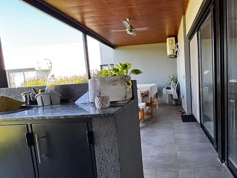 VENTA - CASA DE DOS DORMITORIOS CON COCHERA Y PILETA - FUNES, DON MATEO