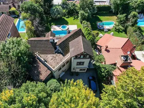 Casa en Alquiler con 1 cochera