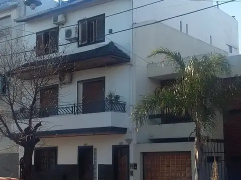 Amplia casa en altos, PH entrada indep. Muy Buena