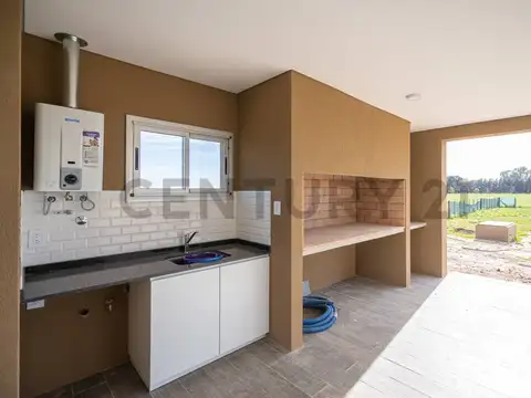 Casa 4 ambientes con 2 baños